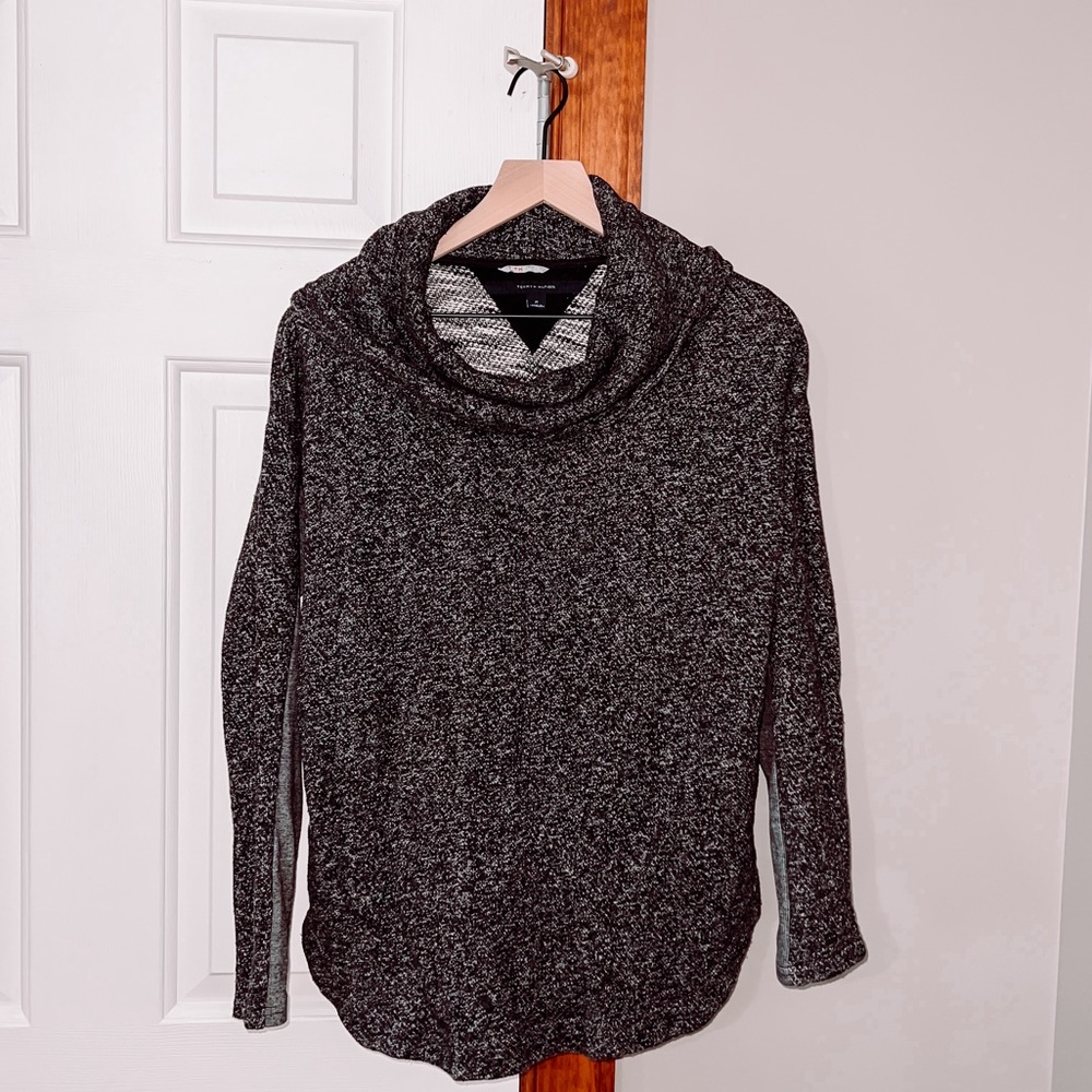 Tommy Hilfiger Loose Turtle Neck Sweatshirt